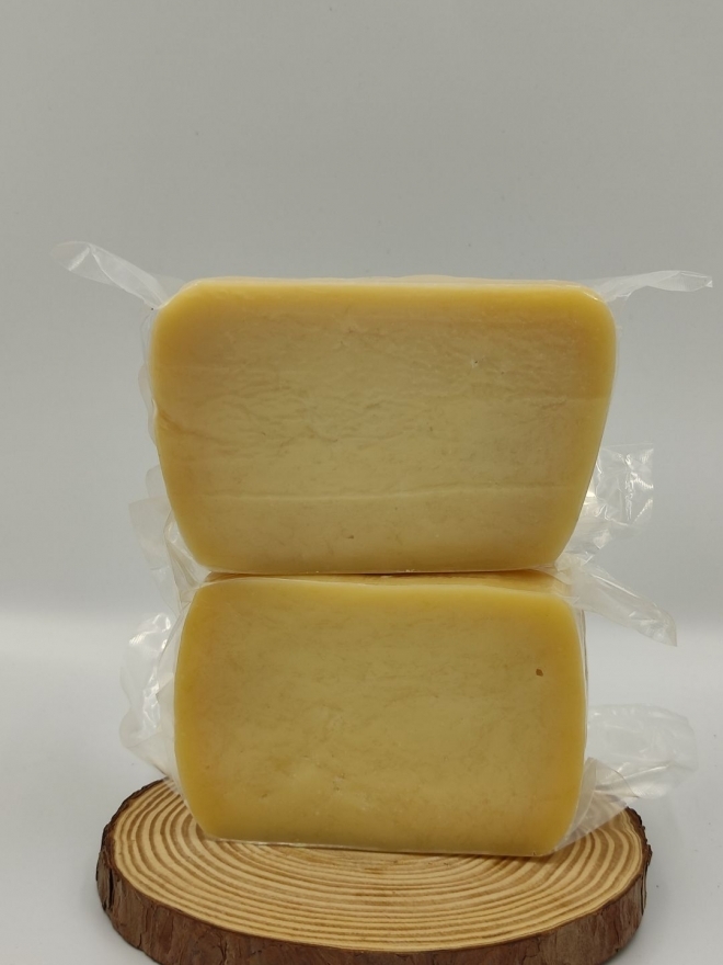 Branza Maturata Parmezan de Oaie, Albota, 350g